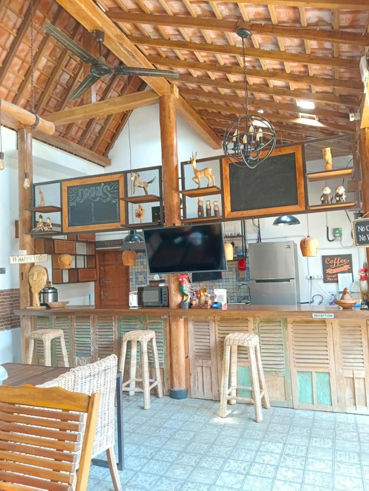 Limolas Homestay *